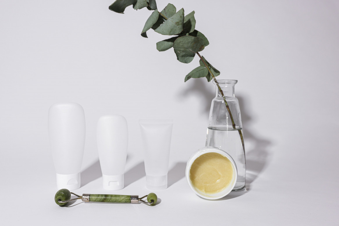 광고 뒤에 숨겨진 과학적 팩트 체크, 바르는 콜라겐 화장품의 실제 효능과 현명한 선택 기준